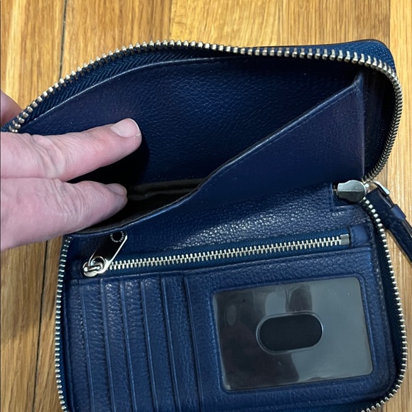 Marc By Marc Jacobs Blue Leather Wristlet wallet zipper EUC - Picture 4 of 4